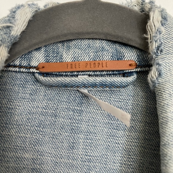 “Like New” Condition- Free People Jeans Jacket - Picture 8 of 9
